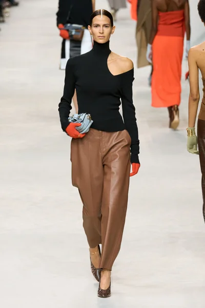 Look 25